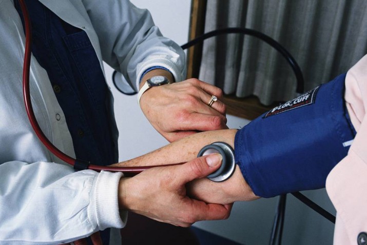 Гипертония давление тонометр врач медик