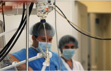 врачи за работой