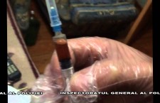 Два столичных таксиста в свободное время торговали наркотиками (видео)