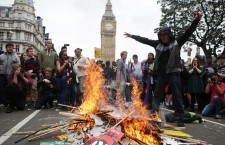 Лондон протесты