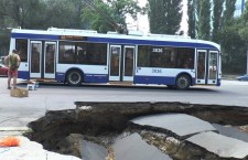 В центре Кишинева обвалился асфальт