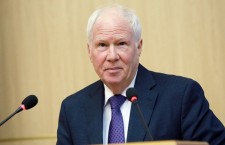 Эндрю Бейкер