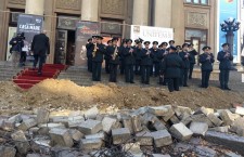 реомнт бульвара Штефана Чел Маре у здания театра М. Эминеску