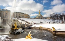 фонтаны петергофа под снегом