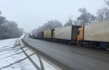 Очередь фуры граница грузовик