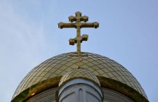 Церковь. Крест. Купол.